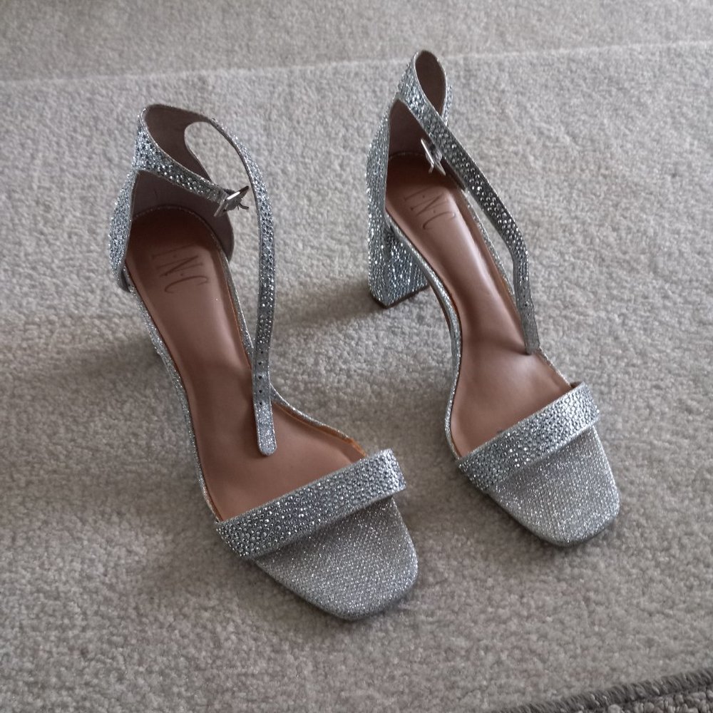 Like New In Great Condition Only Worn Once - image 3